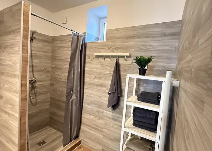 Marta Vendeghaz Apartament